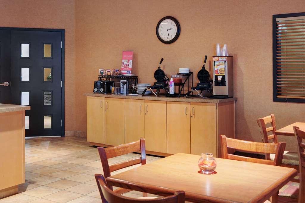 Pomeroy Inn And Suites Chetwynd Restoran fotoğraf