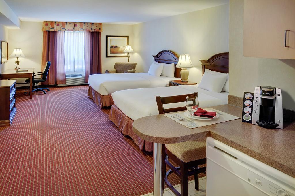 Pomeroy Inn And Suites Chetwynd Oda fotoğraf