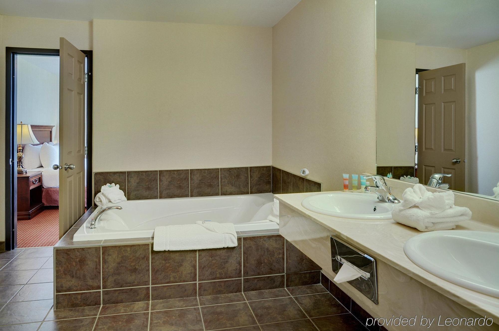Pomeroy Inn And Suites Chetwynd Dış mekan fotoğraf