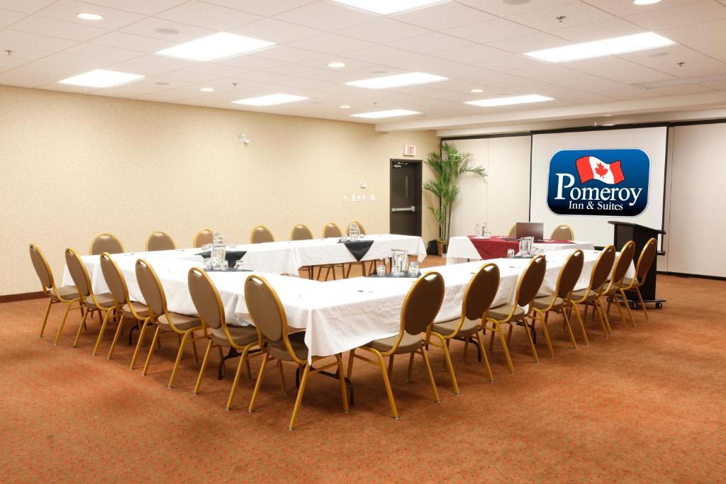 Pomeroy Inn And Suites Chetwynd Dış mekan fotoğraf