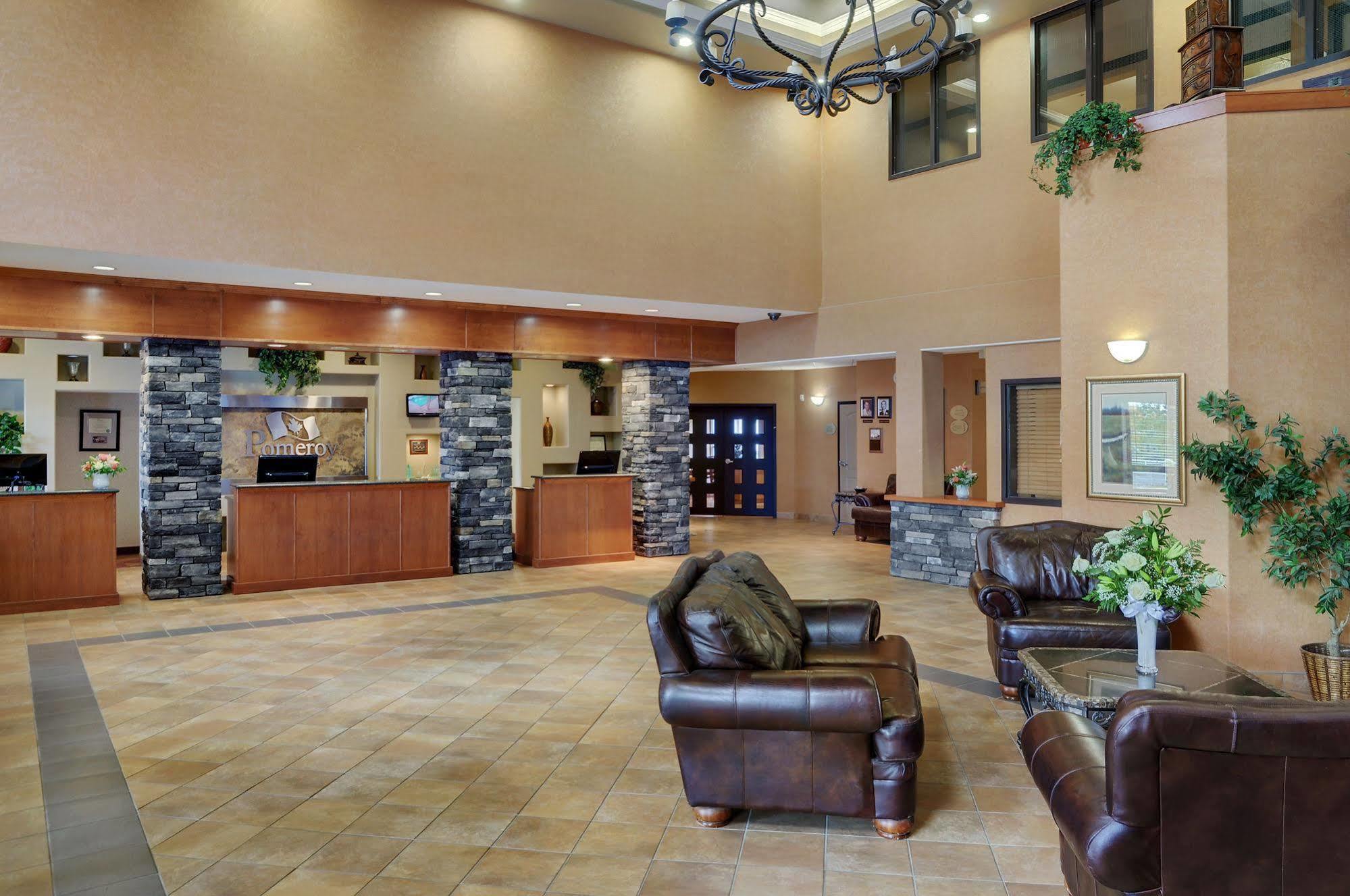 Pomeroy Inn And Suites Chetwynd Dış mekan fotoğraf